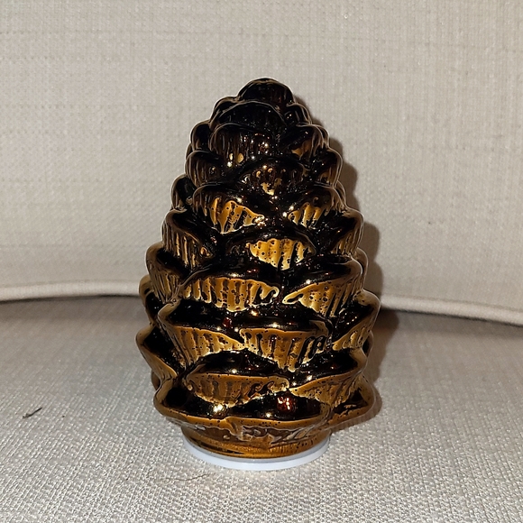 Glass golden brown pine cones - Picture 2 of 3